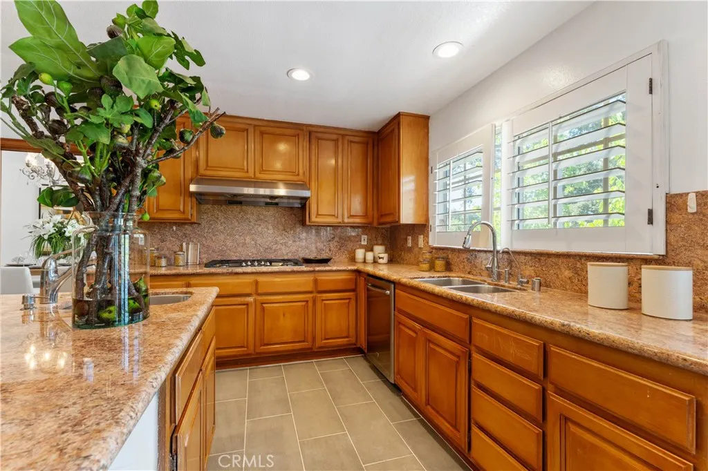 1011 Rodeo Road, Arcadia, California 91006 home-pic-16