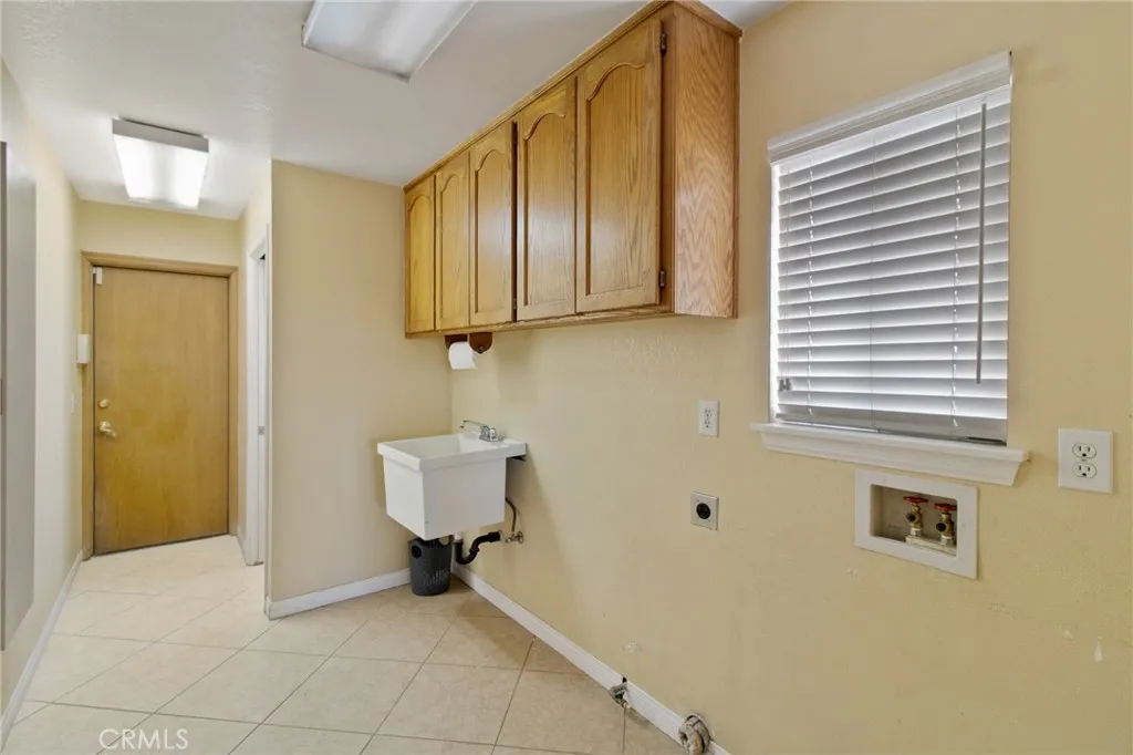 14087 Driftwood, Victorville, California 92395 home-pic-24