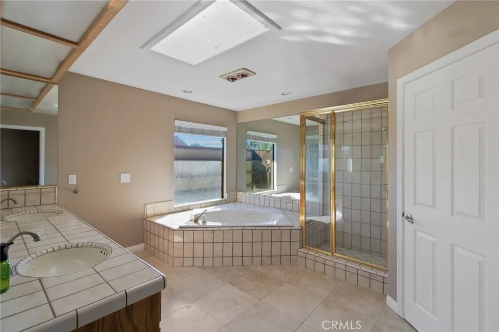 14087 Driftwood, Victorville, California 92395 home-pic-15