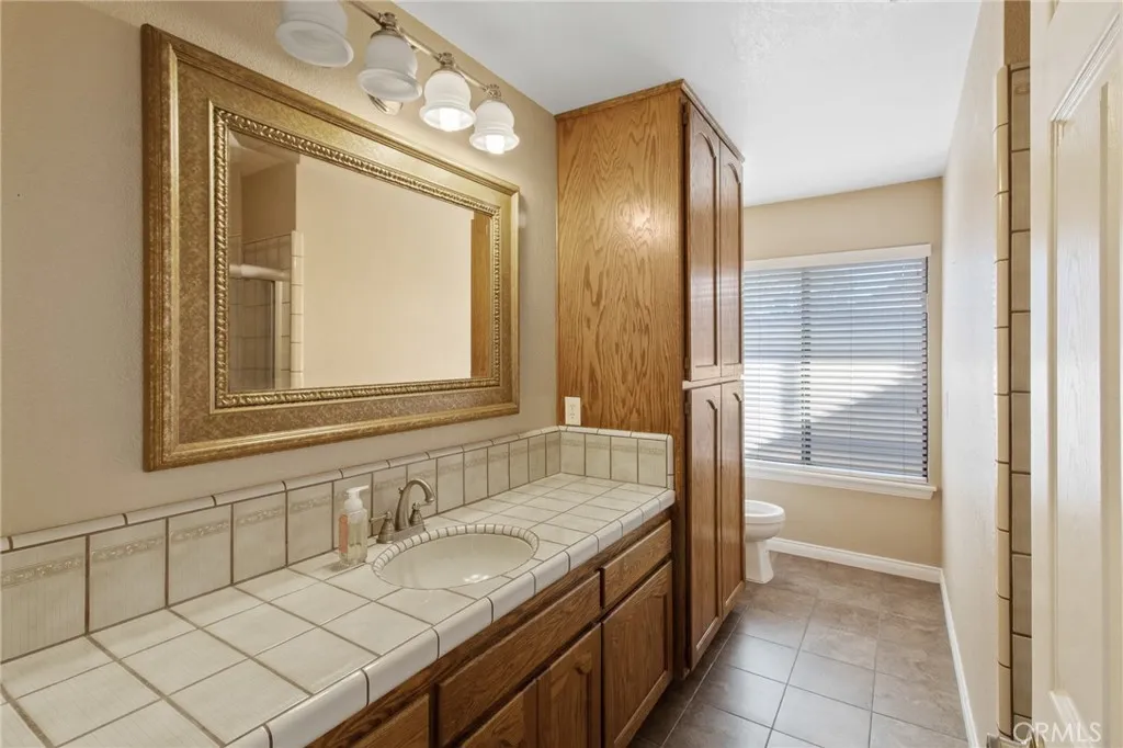 14087 Driftwood, Victorville, California 92395 home-pic-21