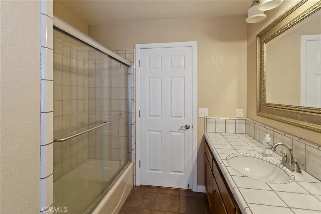 14087 Driftwood, Victorville, California 92395 home-pic-22
