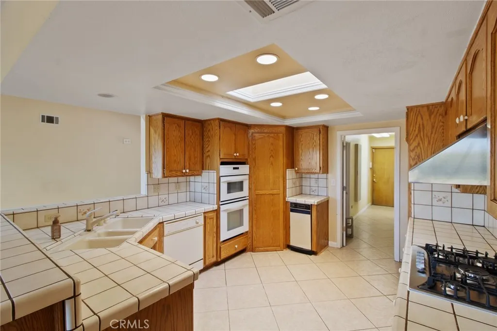 14087 Driftwood, Victorville, California 92395 home-pic-12