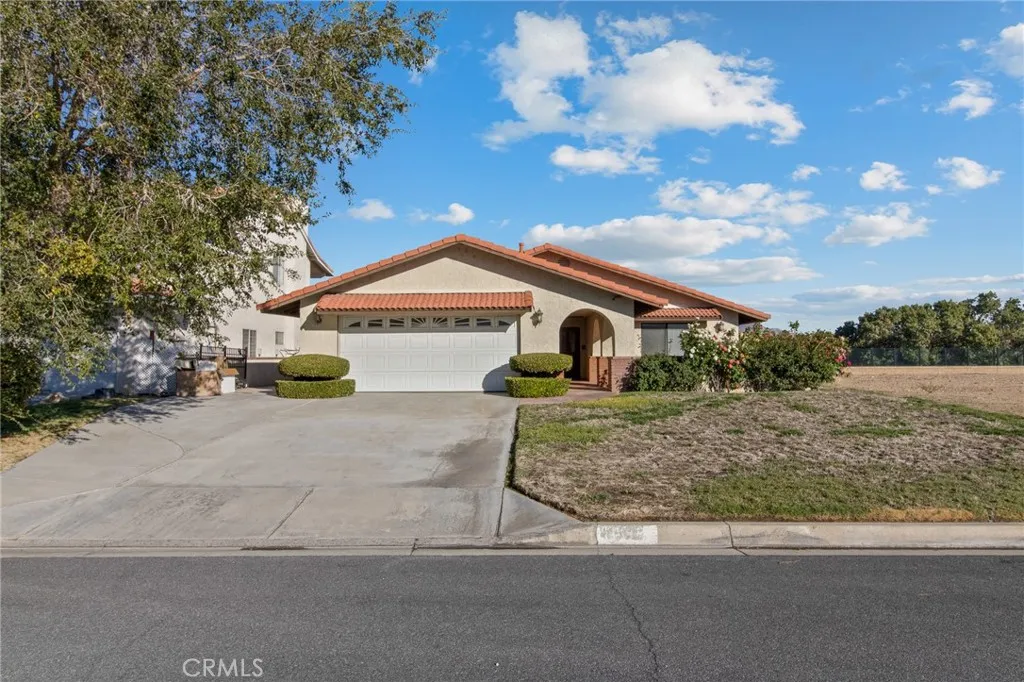 14087 Driftwood, Victorville, California 92395 home-pic-1