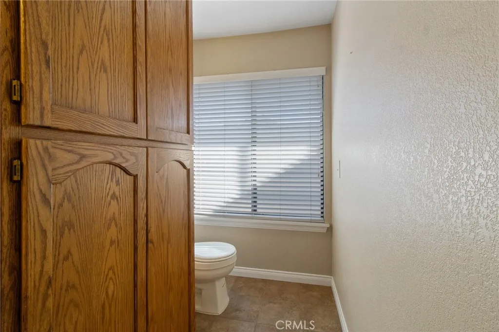 14087 Driftwood, Victorville, California 92395 home-pic-23