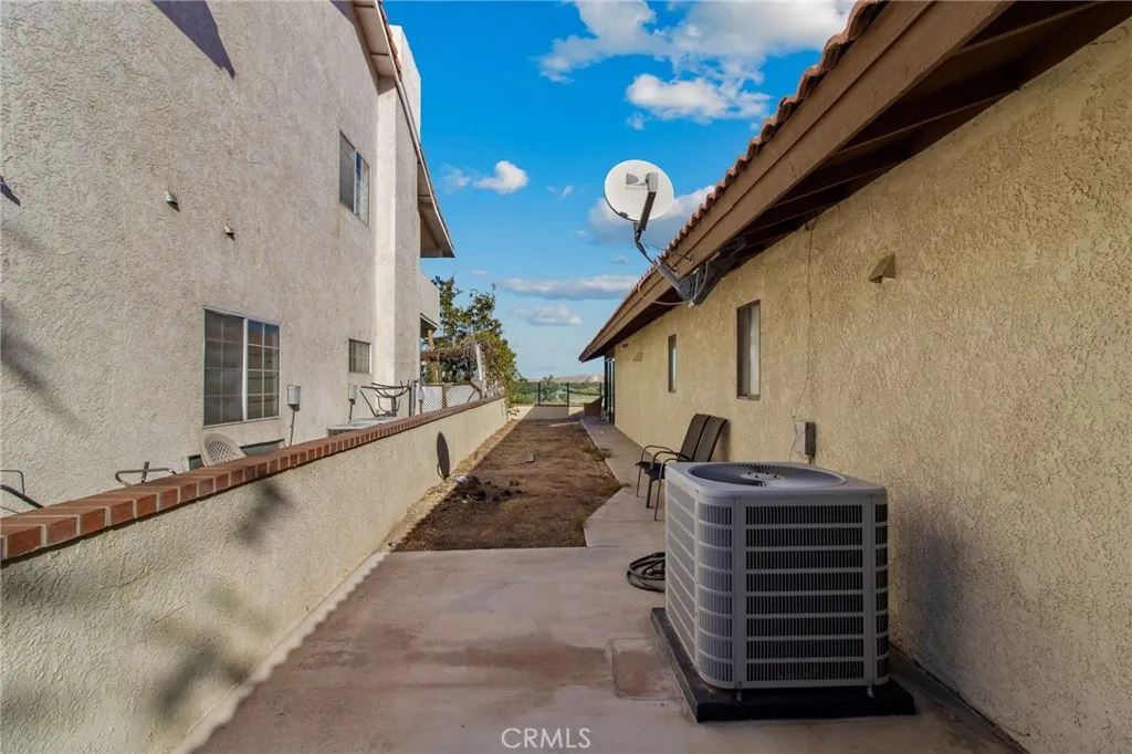 14087 Driftwood, Victorville, California 92395 home-pic-28