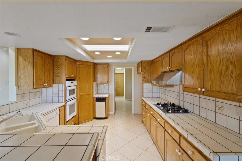 14087 Driftwood, Victorville, California 92395 home-pic-11