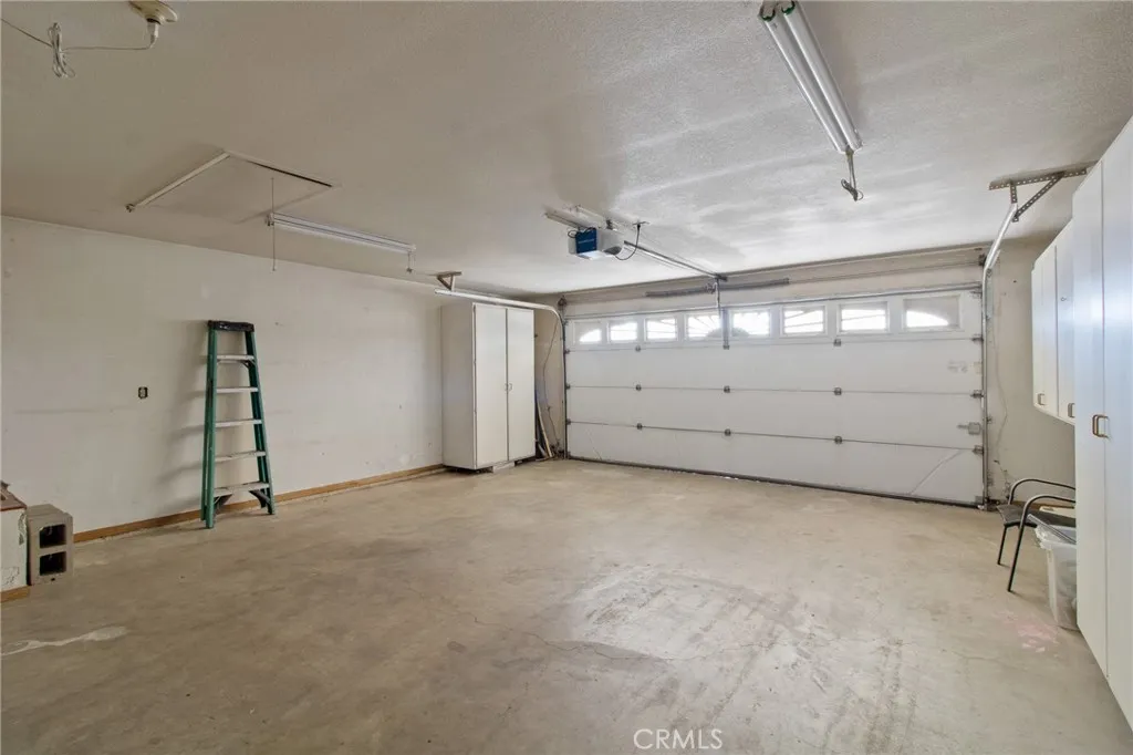 14087 Driftwood, Victorville, California 92395 home-pic-26
