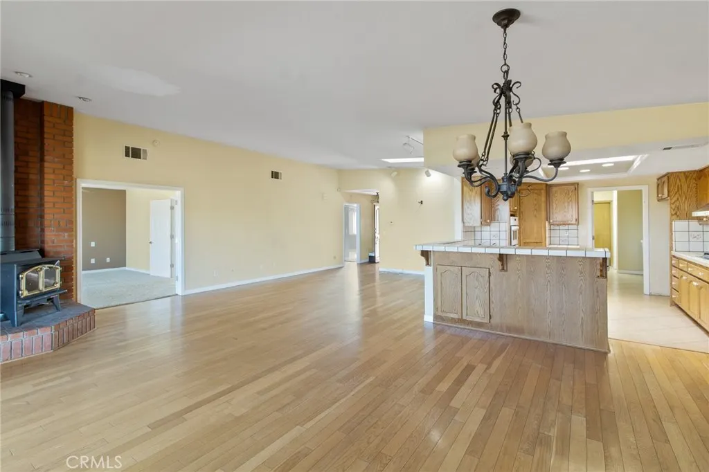14087 Driftwood, Victorville, California 92395 home-pic-6