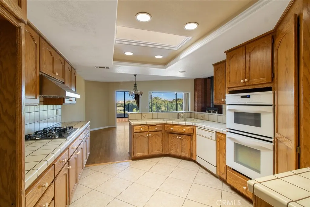 14087 Driftwood, Victorville, California 92395 home-pic-10