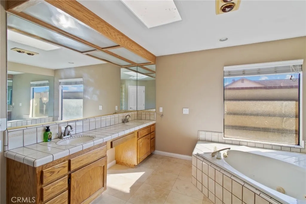 14087 Driftwood, Victorville, California 92395 home-pic-16