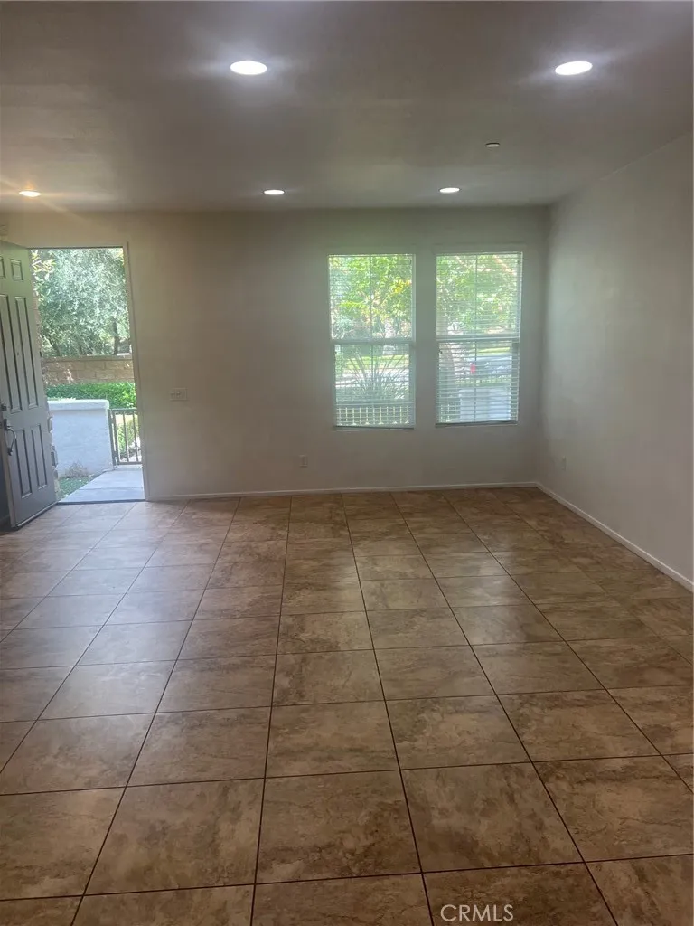 15723 Parkhouse 6, Fontana, California 92336 home-pic-9
