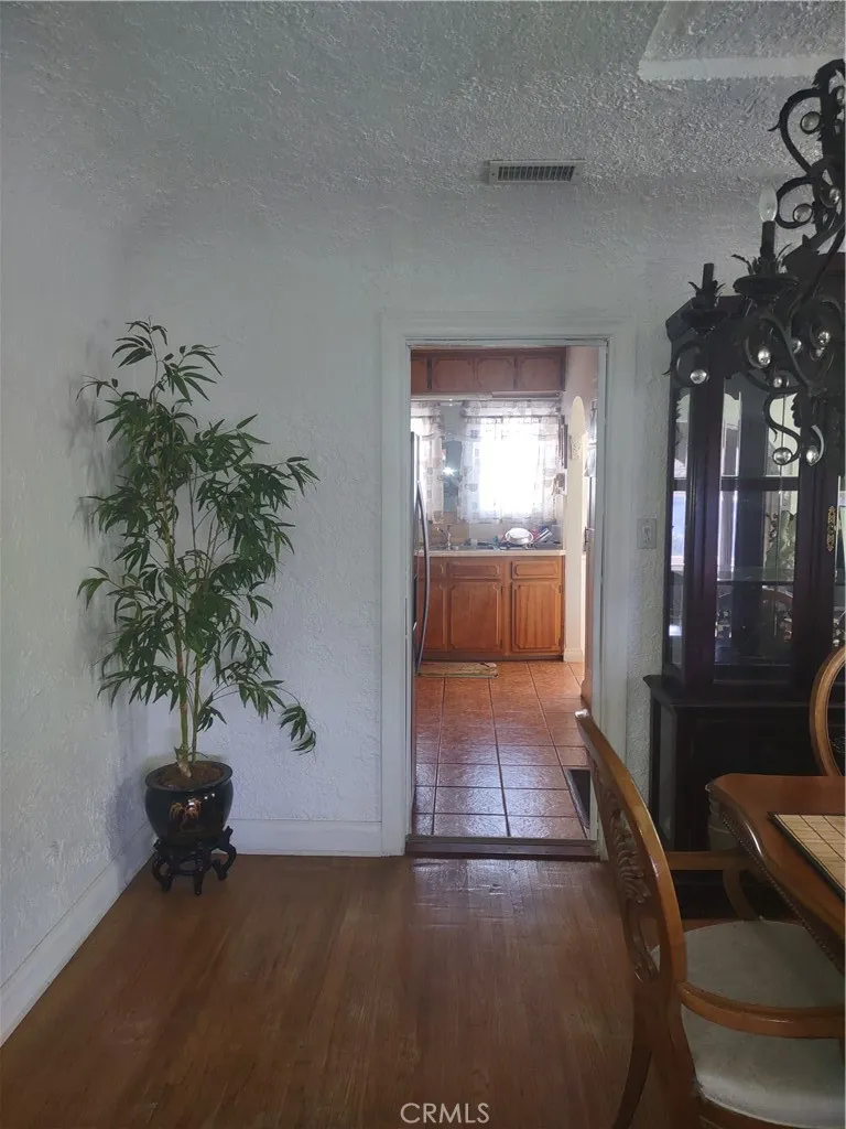 1449 W 81st Street, Los Angeles, California 90047 home-pic-2