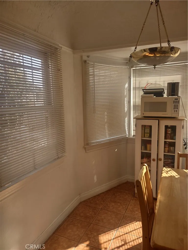1449 W 81st Street, Los Angeles, California 90047 home-pic-16