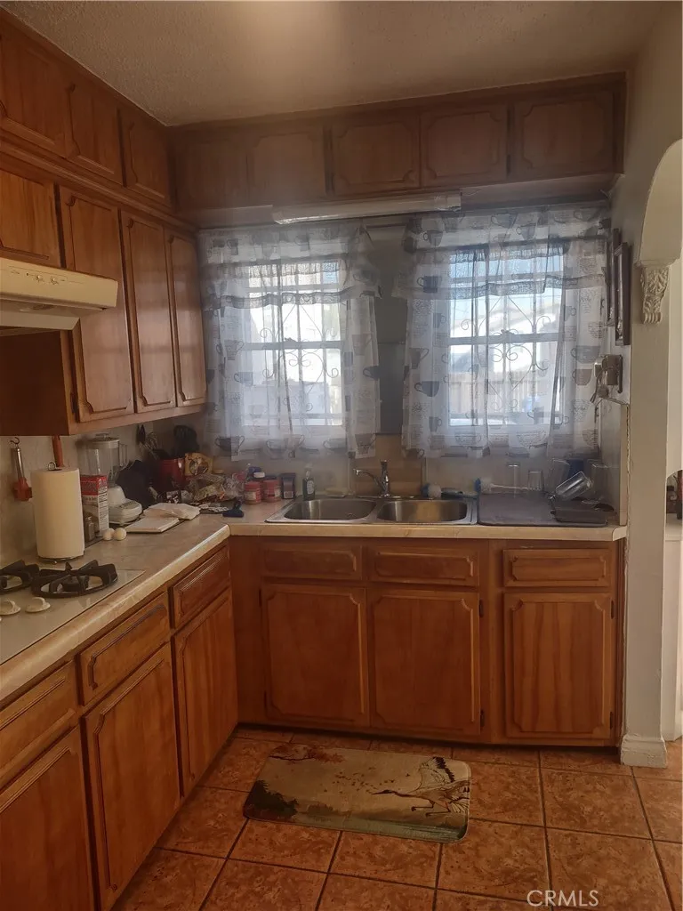 1449 W 81st Street, Los Angeles, California 90047 home-pic-17