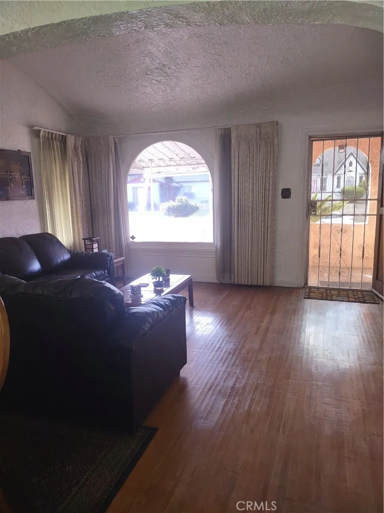 1449 W 81st Street, Los Angeles, California 90047 home-pic-1