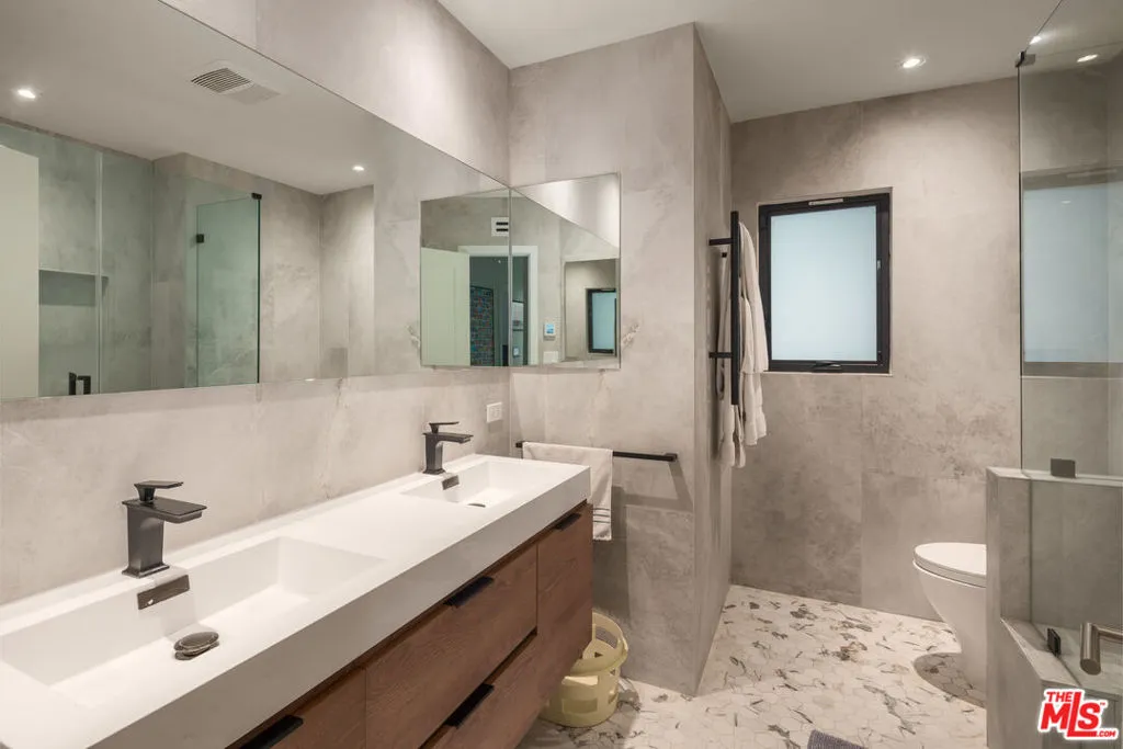 391 N Saltair Avenue, Los Angeles, California 90049 home-pic-10