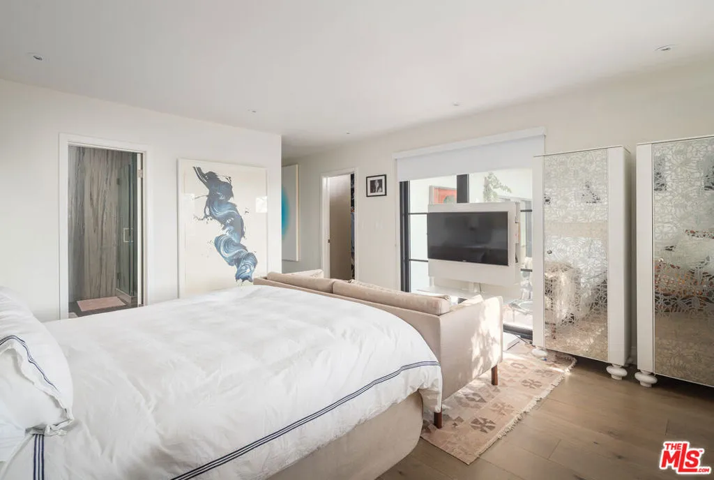 391 N Saltair Avenue, Los Angeles, California 90049 home-pic-6