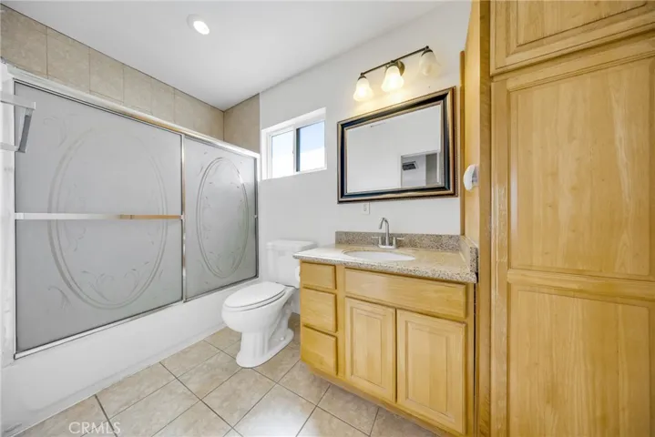 Back house full bath