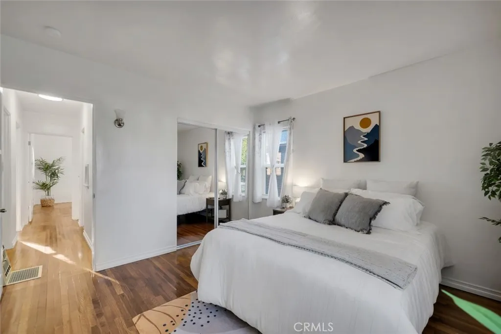 1527 N Avon Street, Burbank, California 91505 home-pic-17