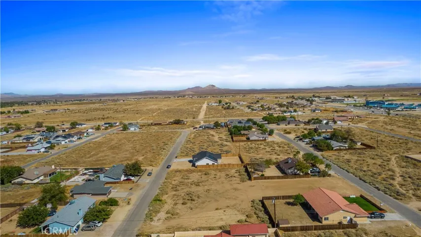 9238 Nipa Ave California City, CA 93505