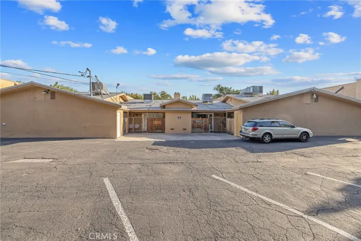 1490 W Shaw, Fresno, California 93711