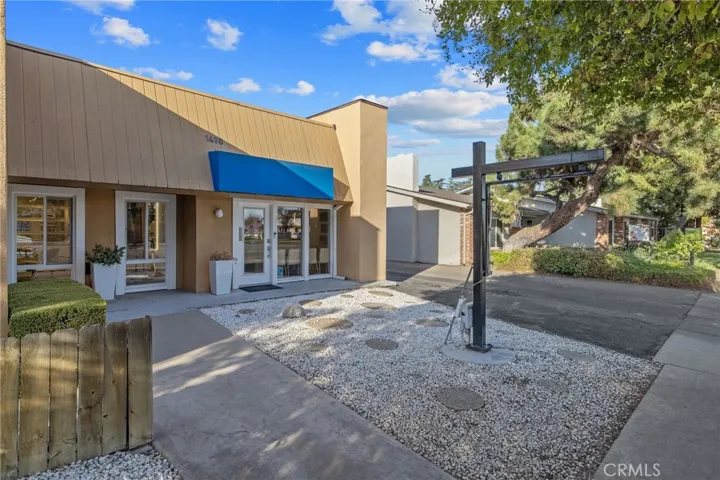 1490 W Shaw, Fresno, California 93711