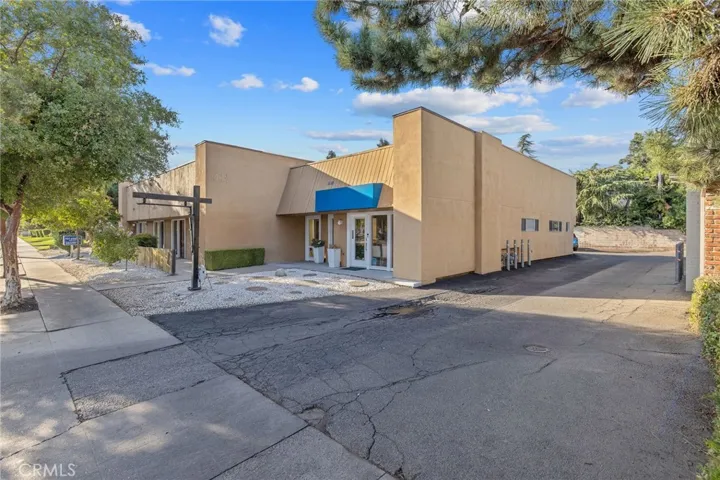 1490 W Shaw, Fresno, California 93711