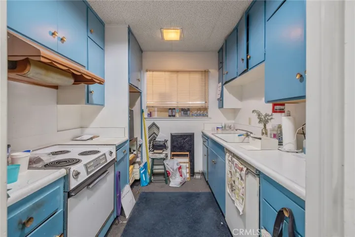 1490 W Shaw, Fresno, California 93711
