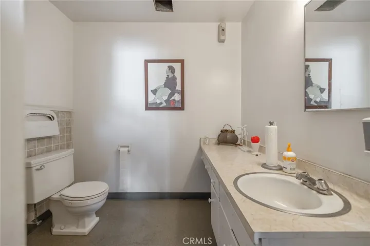 1490 W Shaw, Fresno, California 93711