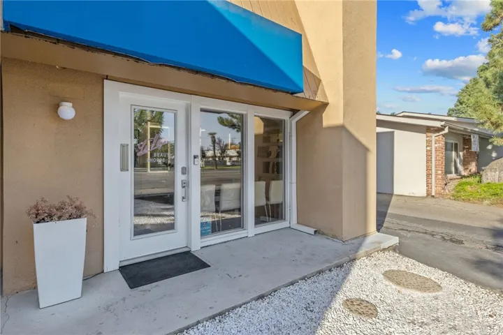 1490 W Shaw, Fresno, California 93711