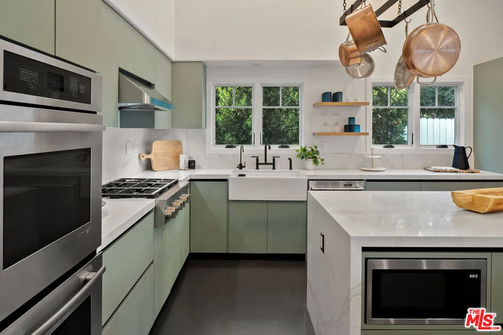 6210 Penfield Avenue, Woodland Hills, California 91367 home-pic-9