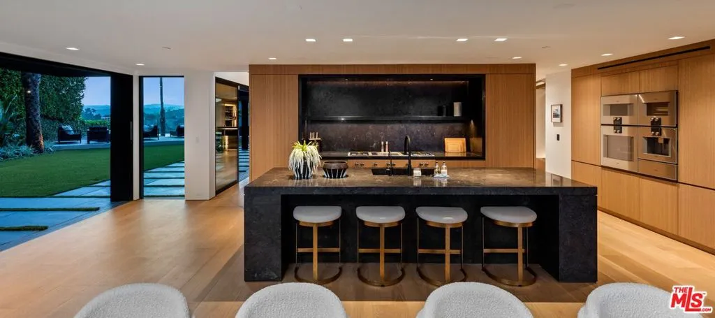 1663 Summitridge Drive, Beverly Hills, California 90210 home-pic-8