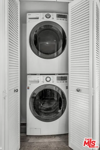 Convenient stackable laundry