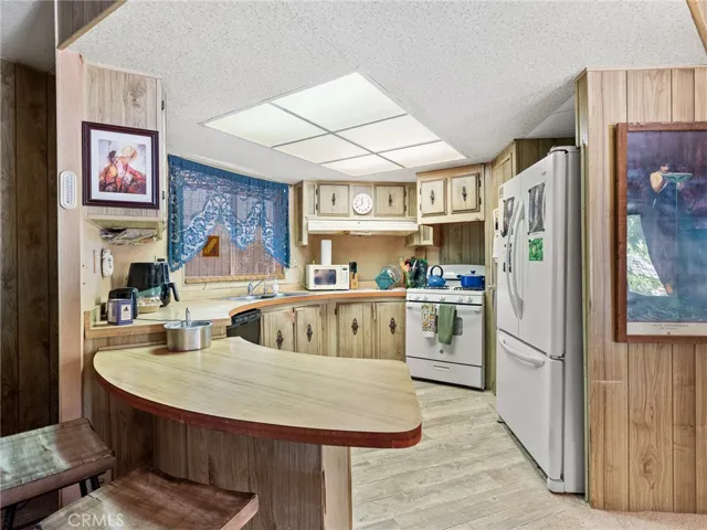 19976 Cornelian, Apple Valley, California 92308
