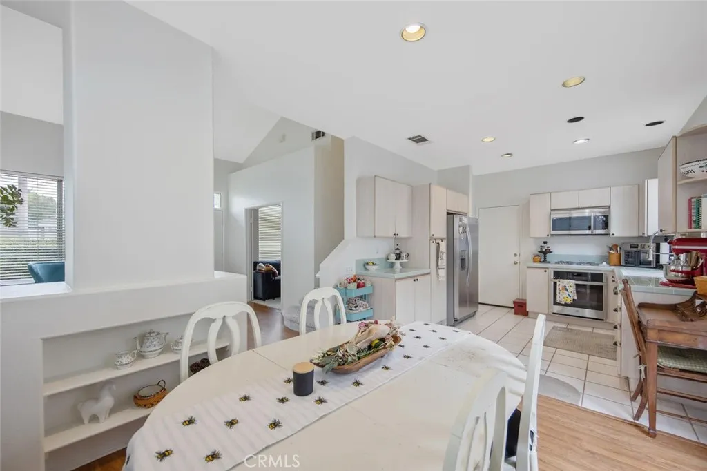 27879 Skycrest Circle, Valencia, California 91354 home-pic-14