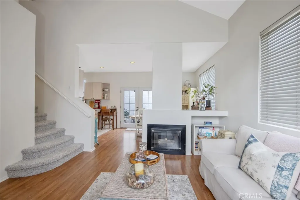 27879 Skycrest Circle, Valencia, California 91354 home-pic-5