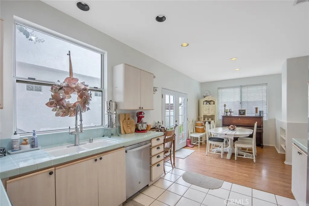 27879 Skycrest Circle, Valencia, California 91354 home-pic-16