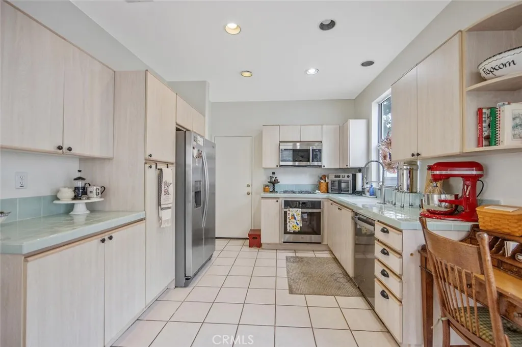 27879 Skycrest Circle, Valencia, California 91354 home-pic-11