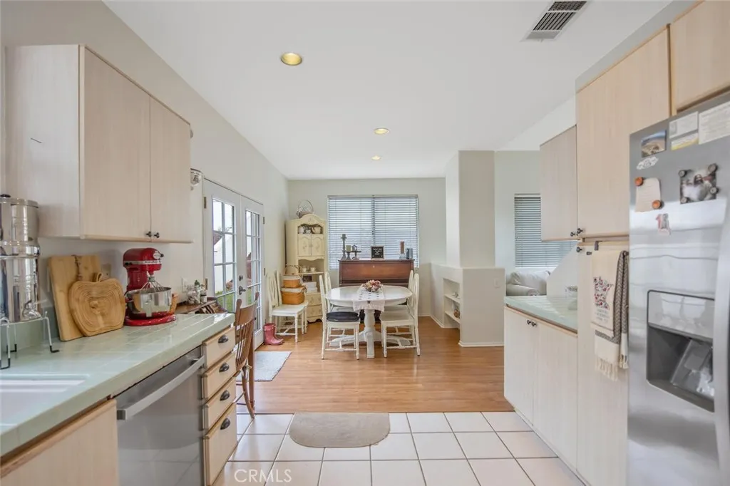 27879 Skycrest Circle, Valencia, California 91354 home-pic-17
