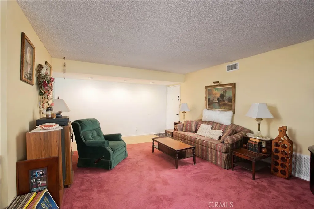 2204 2204 N Marter, Simi Valley, California 93065 home-pic-3