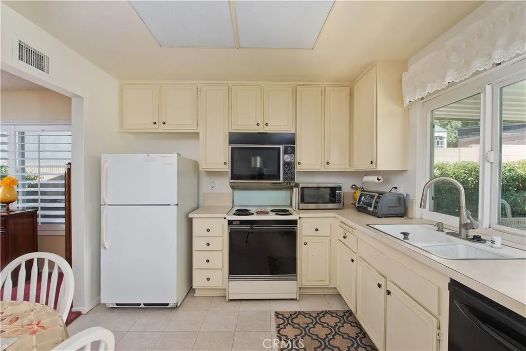 2204 2204 N Marter, Simi Valley, California 93065 home-pic-8