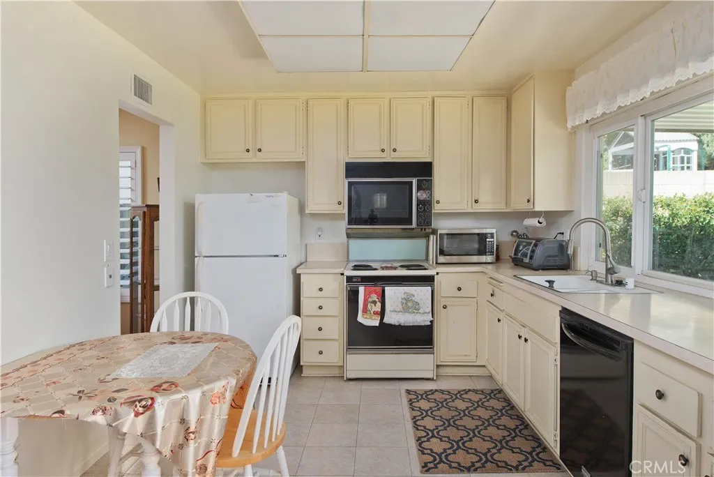 2204 2204 N Marter, Simi Valley, California 93065 home-pic-6