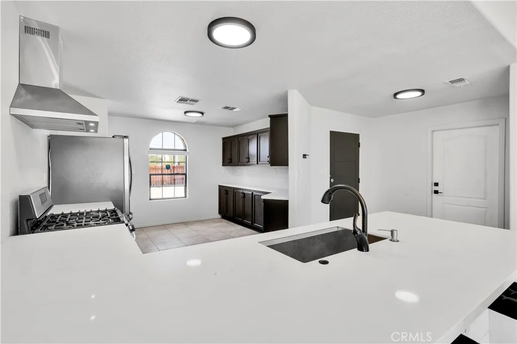 6355 Mojave Avenue, 29 Palms, California 92277 home-pic-8