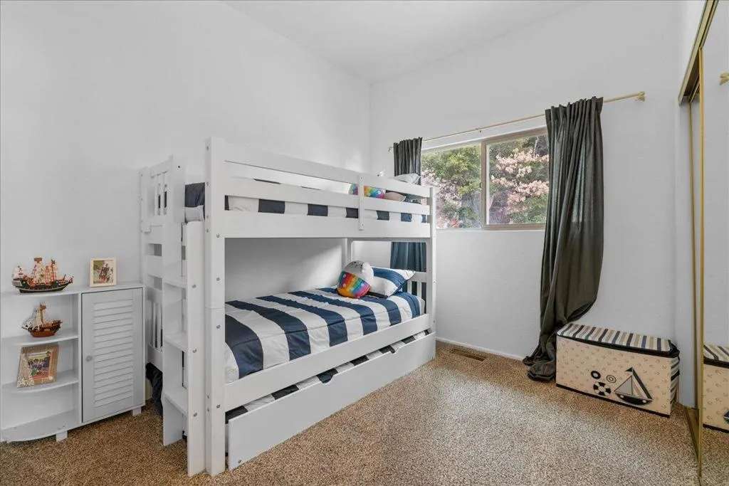 38634 N Shore Drive, Fawnskin, California 92333 home-pic-23
