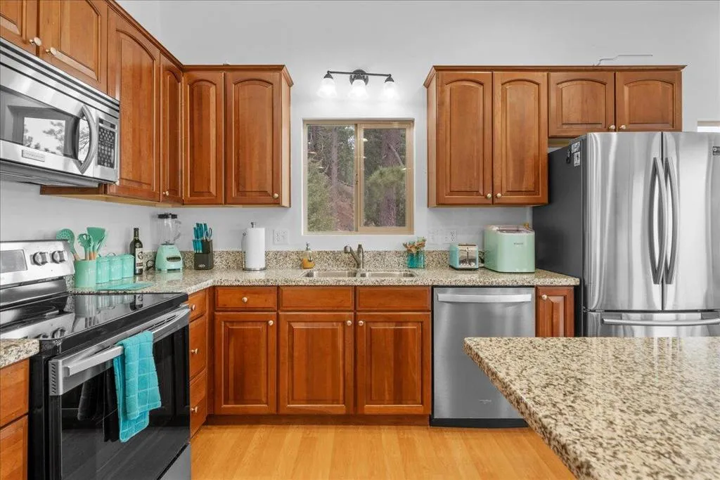 38634 N Shore Drive, Fawnskin, California 92333 home-pic-15