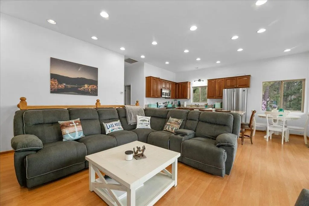 38634 N Shore Drive, Fawnskin, California 92333 home-pic-20