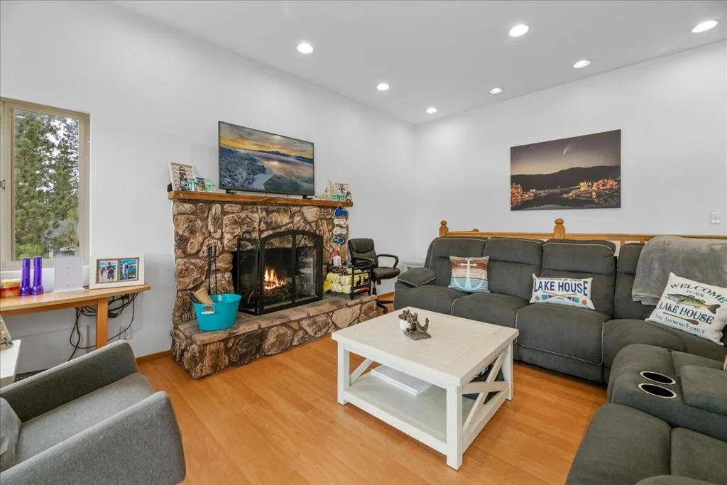 38634 N Shore Drive, Fawnskin, California 92333 home-pic-19