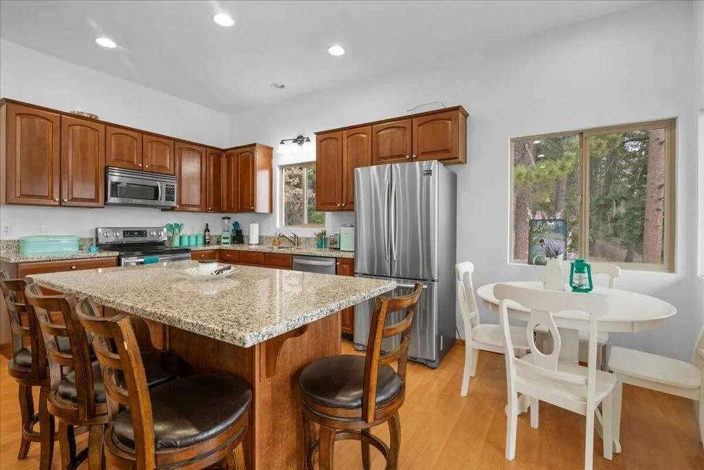 38634 N Shore Drive, Fawnskin, California 92333 home-pic-16