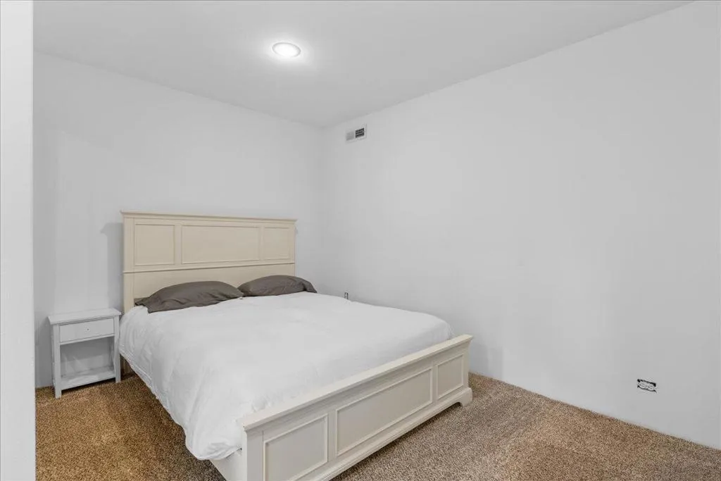 38634 N Shore Drive, Fawnskin, California 92333 home-pic-11