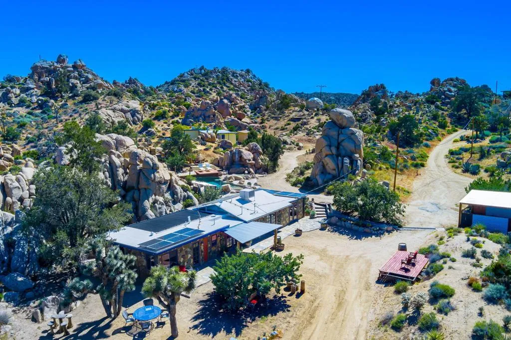 5845 Cholla Avenue, Yucca Valley, California 92284 home-pic-5